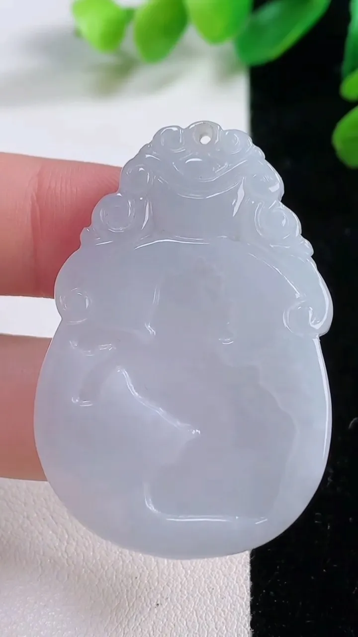 天然A货翡翠复古牌吊坠，尺寸 45-30.7-4.6，重:14.38g
11月28日