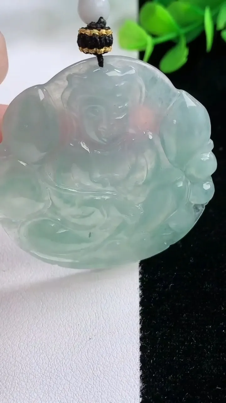 天然A货翡翠大势至菩萨吊坠，尺寸51-47.9-3.6，重量:20.38g
11月28日