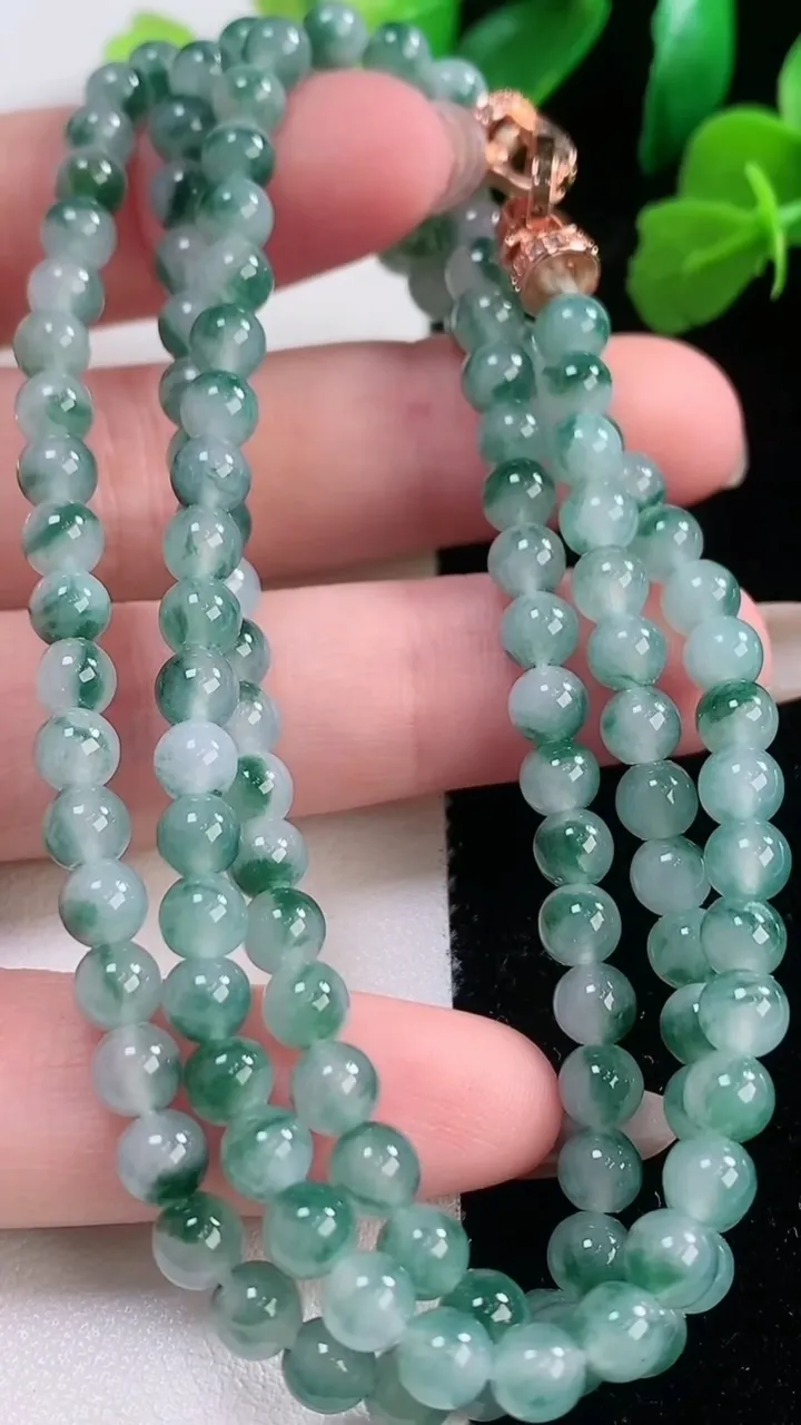 天然A货翡翠冰种飘花圆珠项链，尺寸5-127颗，重量:27.94g
11月28日