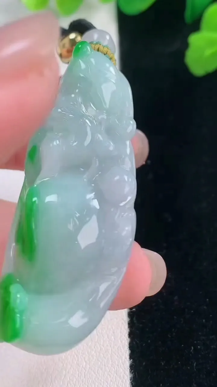 天然A货翡翠财神爷吊坠，尺寸51.5-22-12.4，重量:28.00g
11月28日