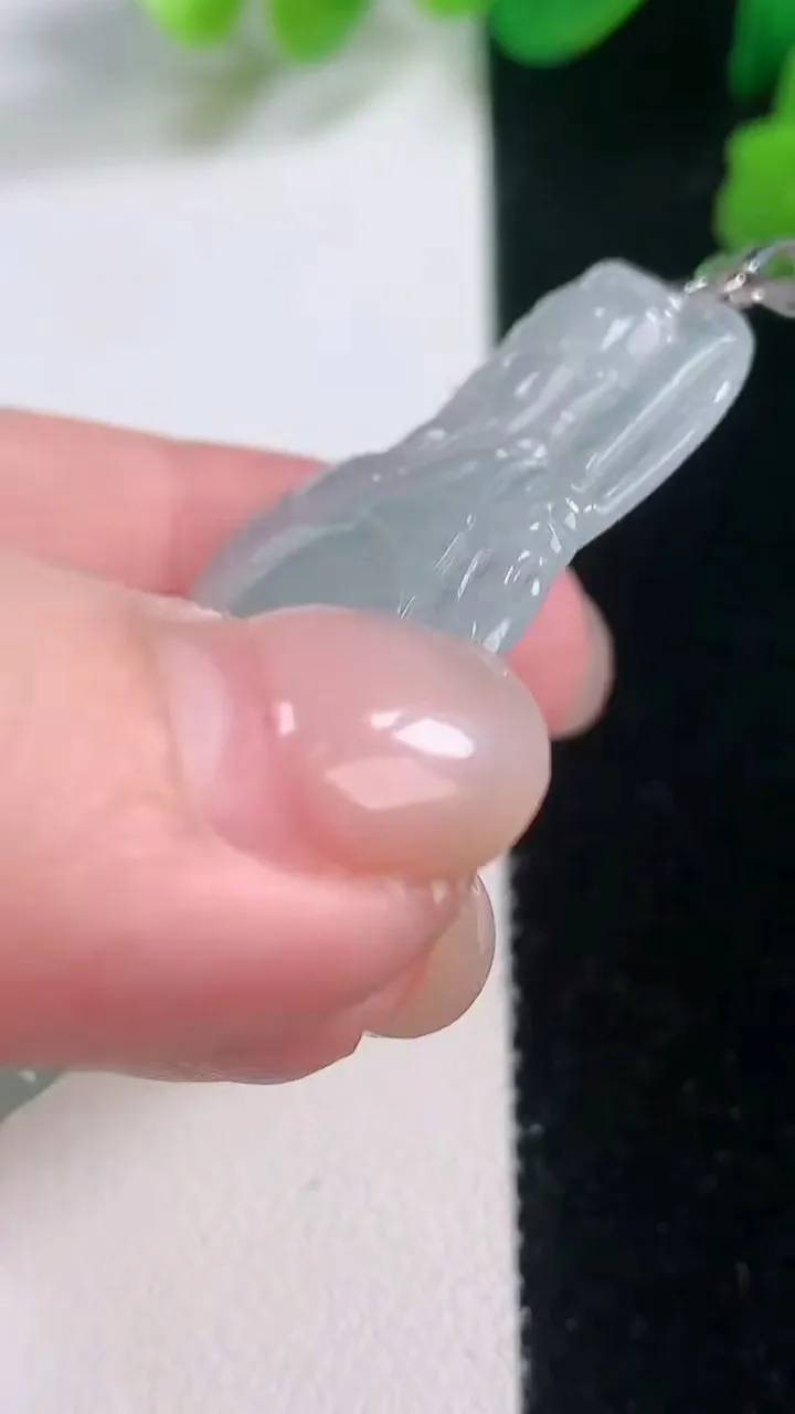 天然A货翡翠关公吊坠，尺寸59-24.6-5，重量:13.54g
11月28日