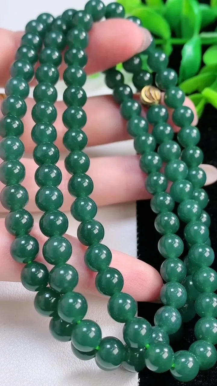 天然A货翡翠货蓝水圆珠项链，尺寸 6.8-108 颗，重:57.07g11月28日
工厂直销收藏佳品,种好水足，色泽均匀，有种有色，上手高大气！