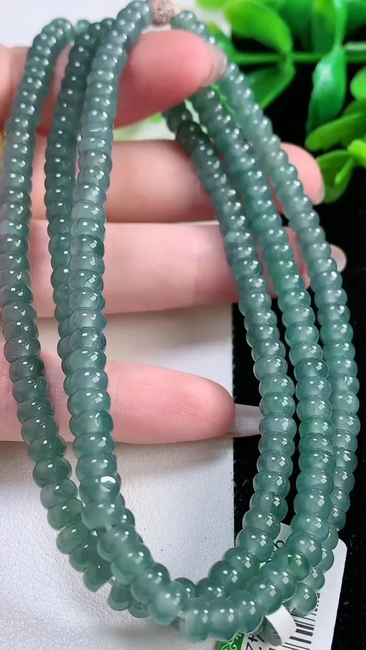天然A货翡翠算盘珠项链，尺寸 5.4-229 颗，重:44.12g11月28日
工厂直销收藏佳品,种好水足，色泽均匀，有种有色，上手高大气！