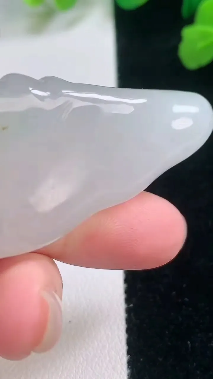 天然A货翡翠无相佛吊坠，尺寸53.6-25.3-10.3，重量:26.12g
11月28日