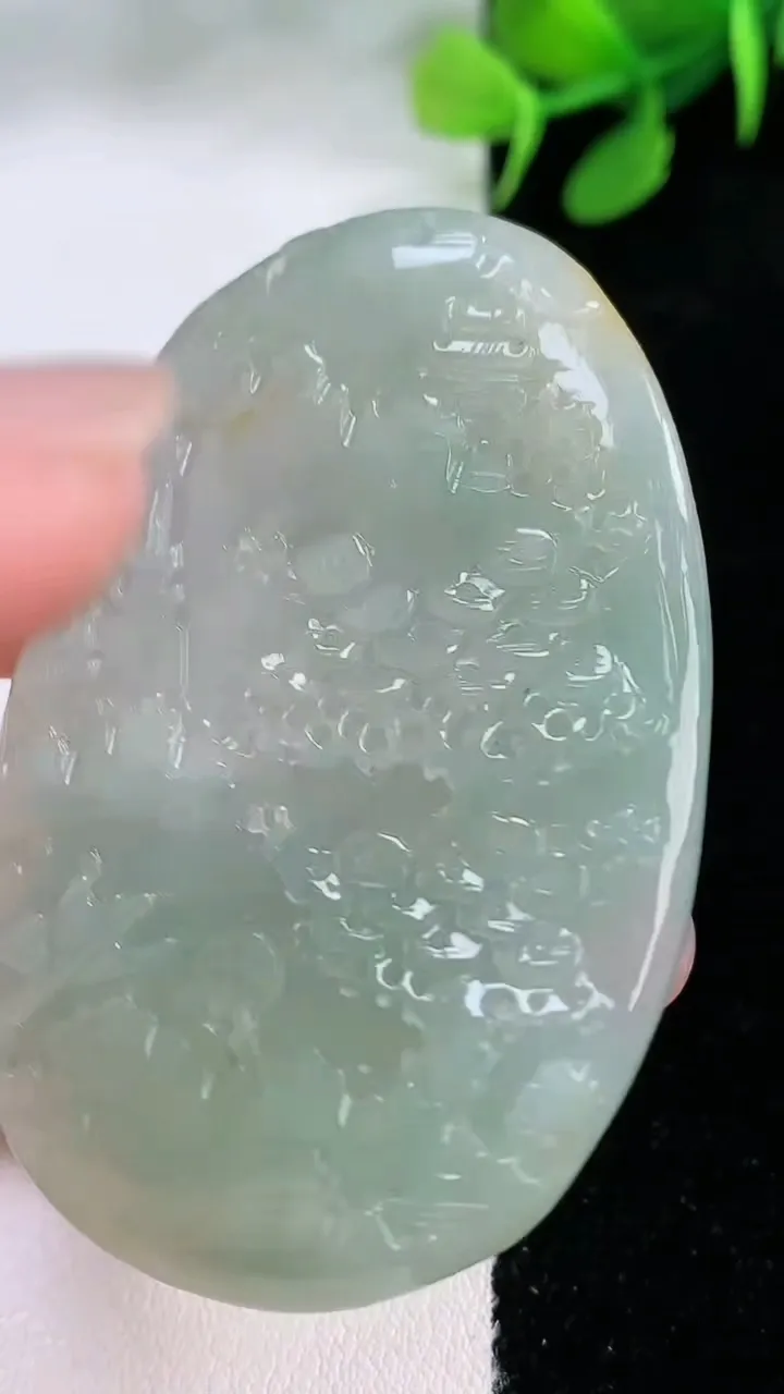 天然A货翡翠山水牌吊坠，尺寸58-38.5-5.6，重量:27.53g
11月28日