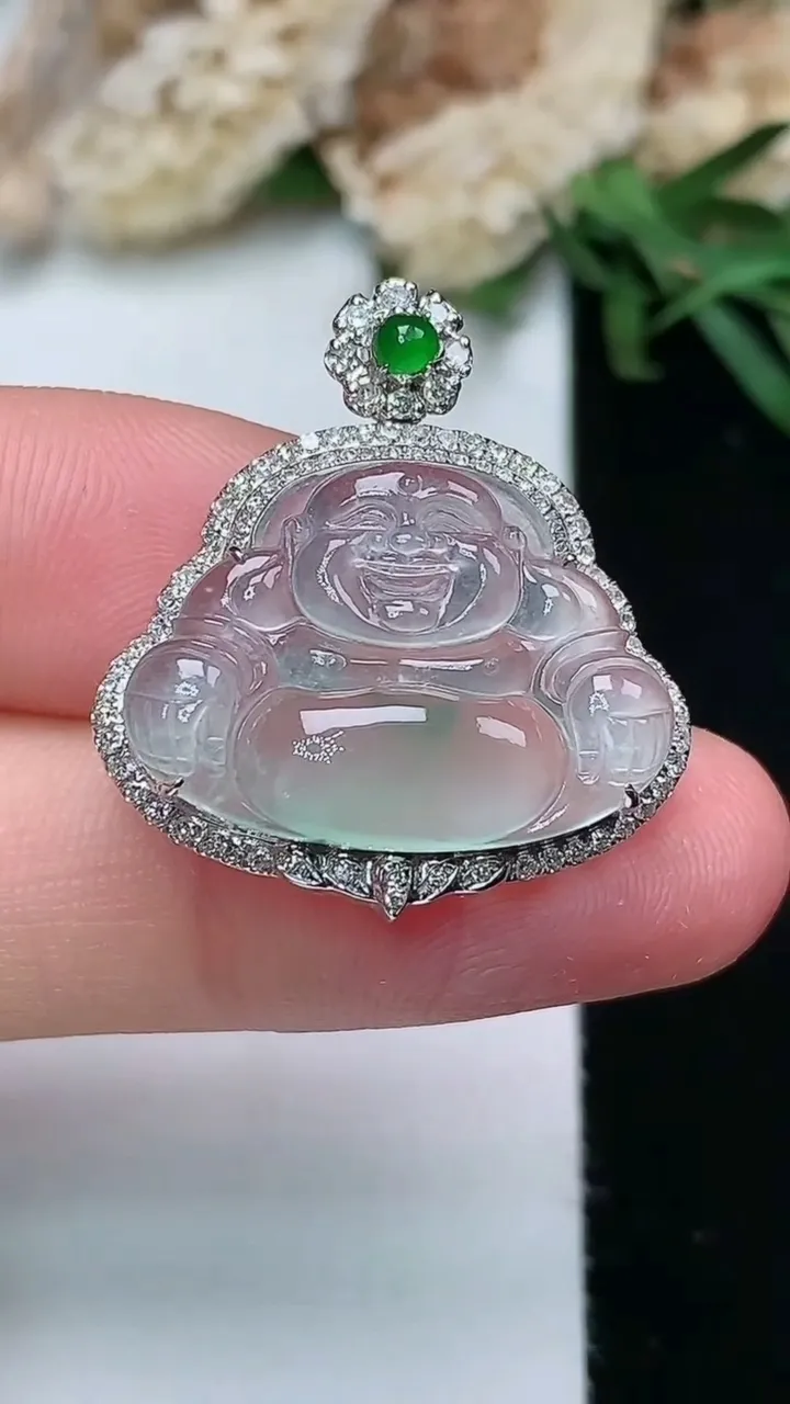 天然A货翡翠佛公吊坠，尺寸26.2-23.3-8，裸石15.2-21.2，重量:3.38g
11月2