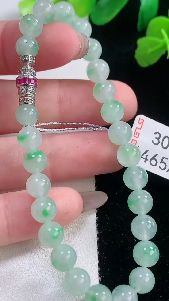 天然A货翡翠圆珠手串，尺寸6.6-26颗，重量:24.60g11月28日
工厂直销收藏佳品,种好水足，色泽均匀，有种有色，上手高大气！