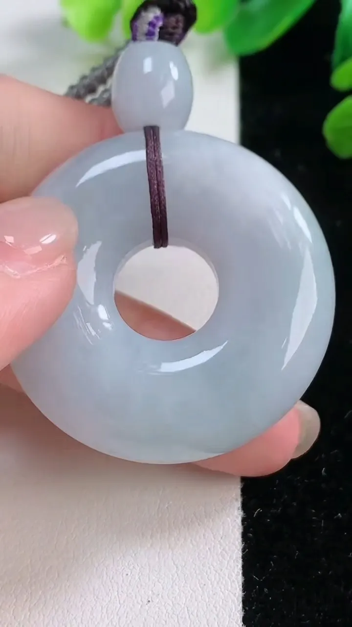 天然A货翡翠平安环吊坠，尺寸 39.5-9.8，重:35.17g
11月28日