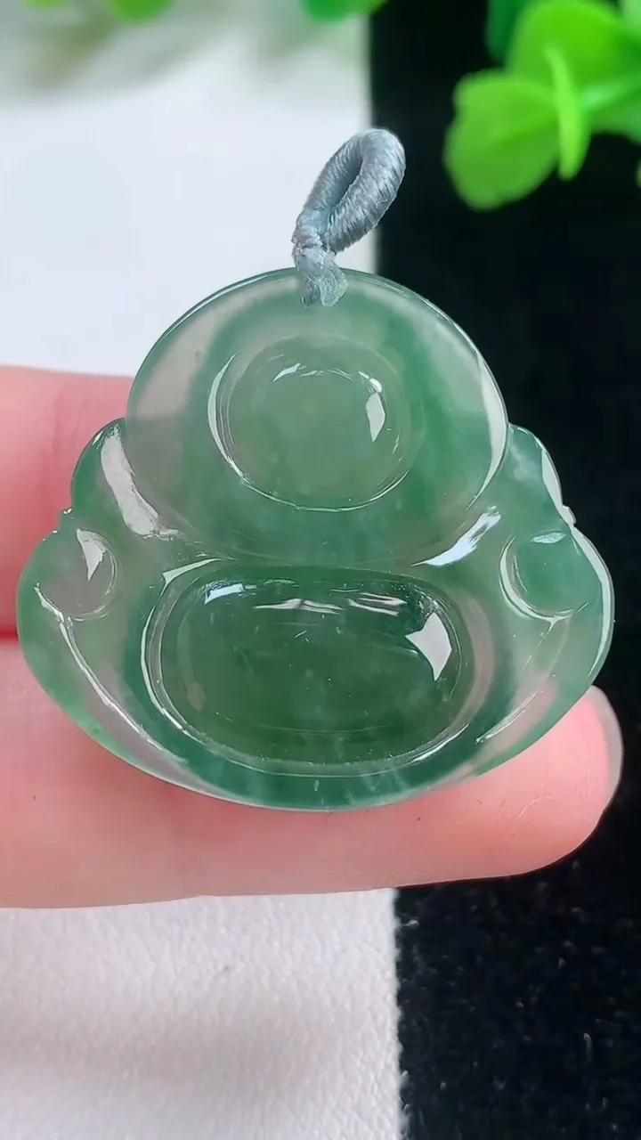 天然A货翡翠佛公吊坠，尺寸28.4-31.2-6.9，重量:7.84g
11月28日