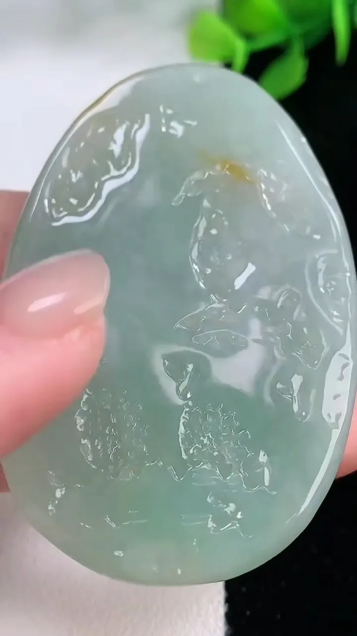天然A货翡翠山水牌吊坠，尺寸58-38.5-5.6，重量:27.53g
11月28日