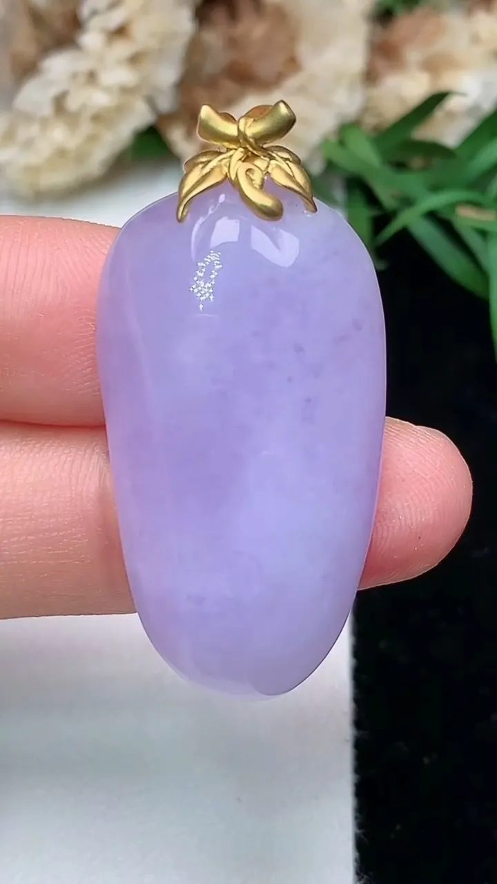 天然A货翡翠k金紫罗兰福瓜吊坠，尺寸32-18.2-8.9，重量:10.90g
11月28日