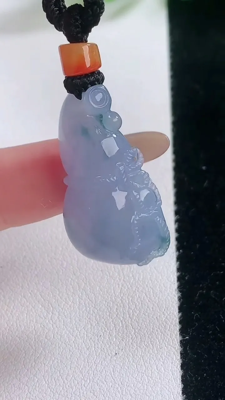 天然A货翡翠紫罗兰飘花葫芦吊坠，尺寸29-16-9.3，重量:10.72g
11月28日