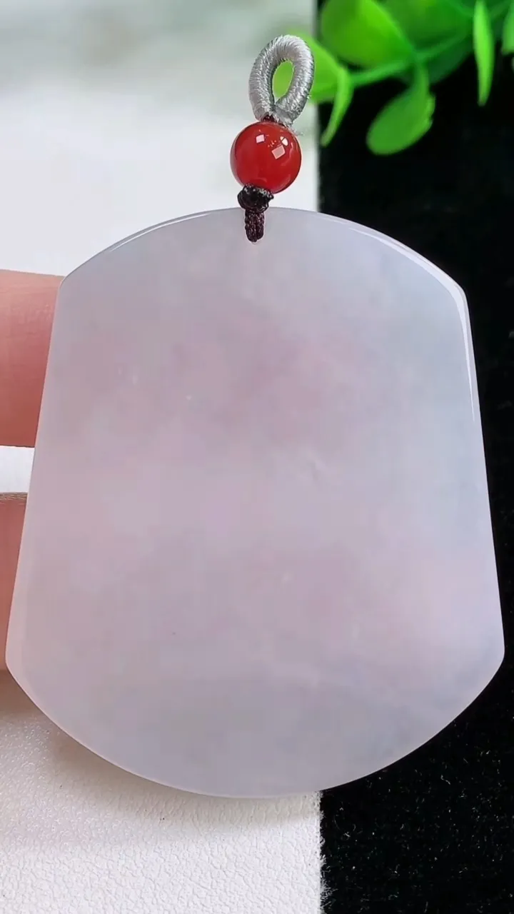 天然A货翡翠生肖马吊坠，尺寸51.5-43.5-5.6，重量:26.36g
11月28日