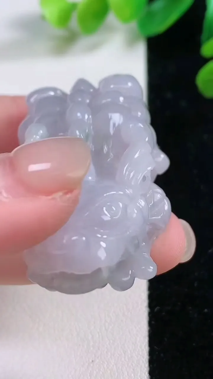 天然A货翡翠貔貅吊坠，尺寸 55-25-18，重:45.81g
11月28日