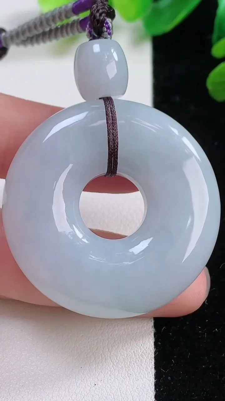 天然A货翡翠平安环吊坠，尺寸 39.5-9.8，重:35.17g
11月28日