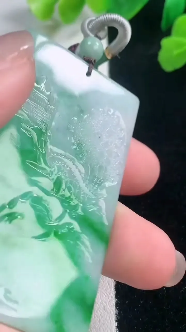 天然A货翡翠山水牌吊坠，尺寸59-36-3.5，重量:26.52g
11月28日