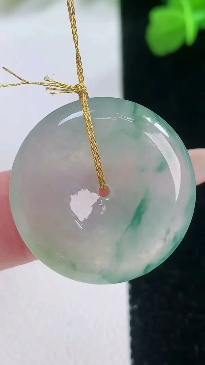 天然A货翡翠冰种飘花平安扣吊坠，尺寸24.2-5，重量:6.37g
11月28日