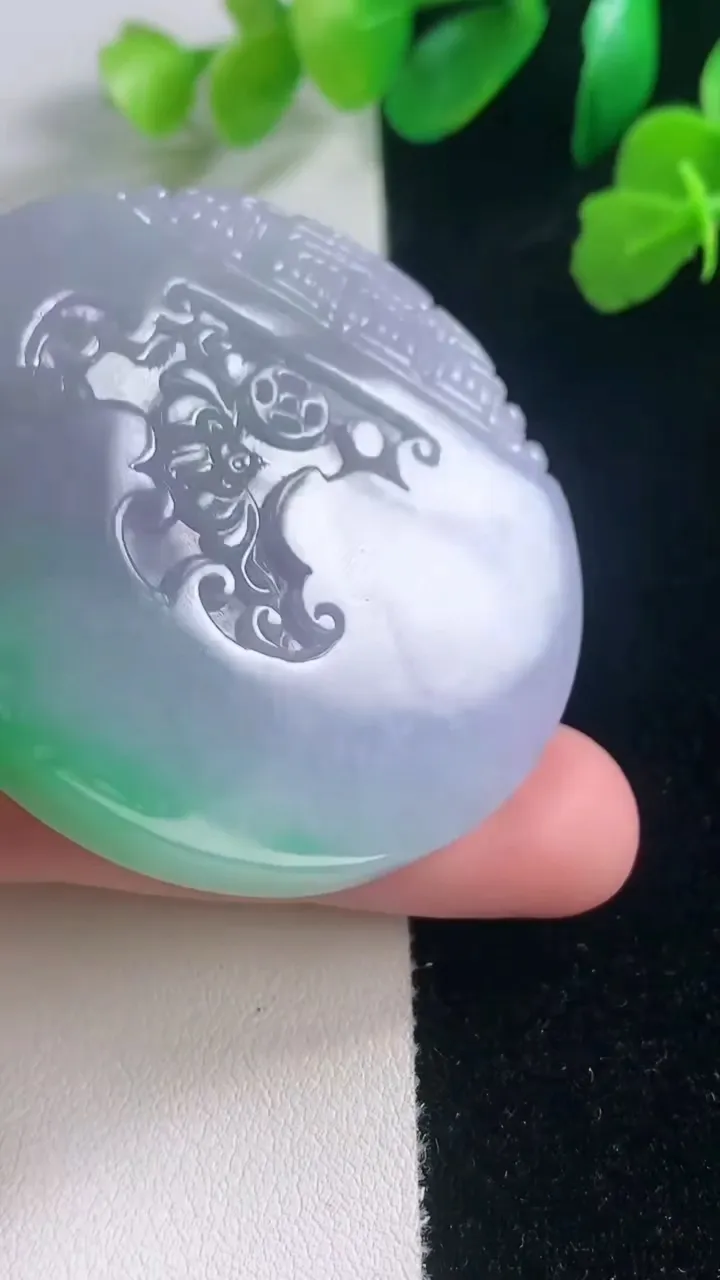 天然A货翡翠春带彩紫罗兰复古龙牌吊坠，尺寸49-6.2，重量:36.98g
11月28日