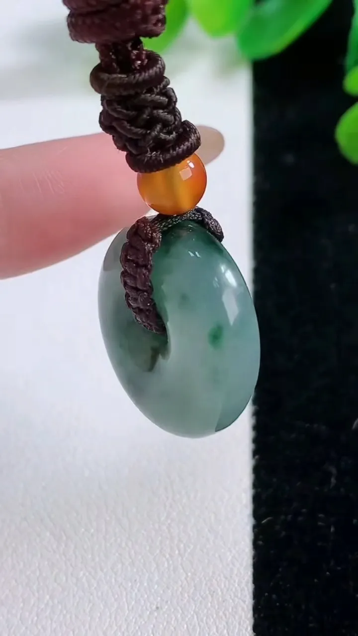 天然A货翡翠飘花平安扣吊坠，尺寸 21.5-7.1，重:6.94g
11月28日