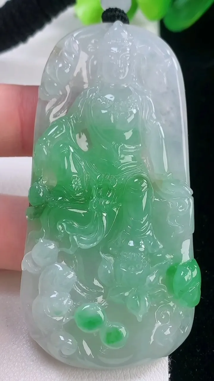 天然A货翡翠观音菩萨吊坠，尺寸70.5-34-6.8，重量:42.08g
11月28日