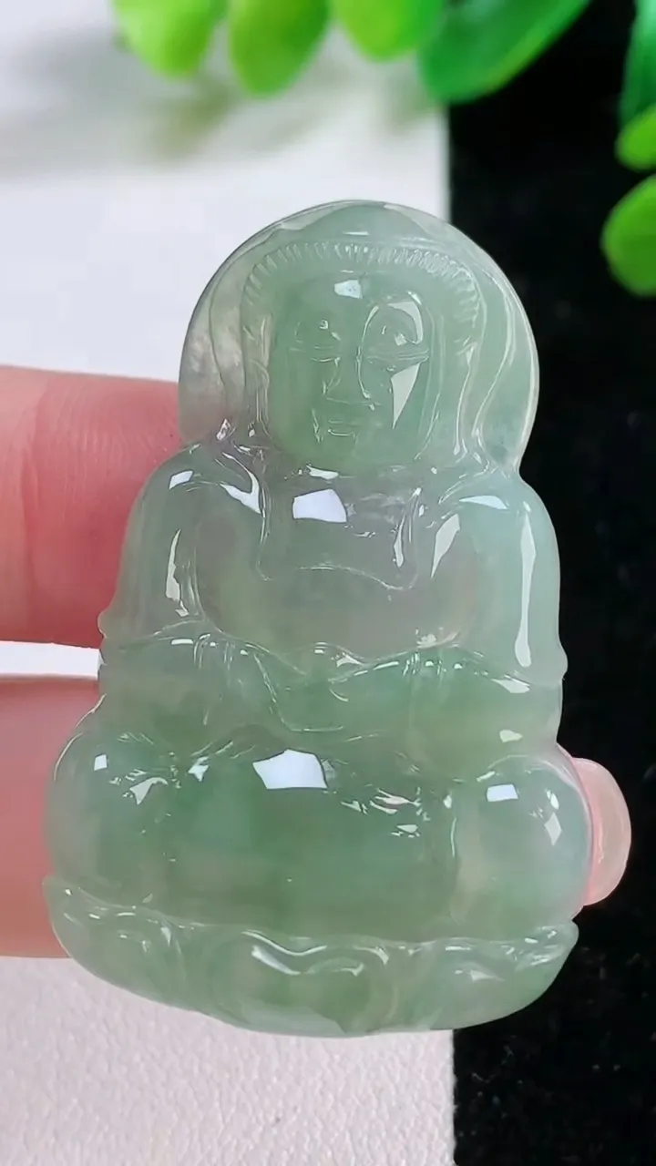 天然A货翡翠观音菩萨吊坠，尺寸 43.7-28.4-4.7，重:10.71g
11月28日