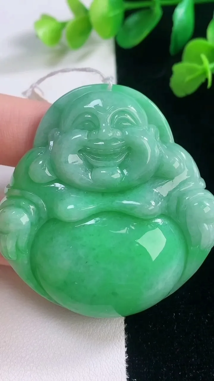 天然A货翡翠佛公吊坠，尺寸52.8-51-11.3，重量:53.15g
11月28日