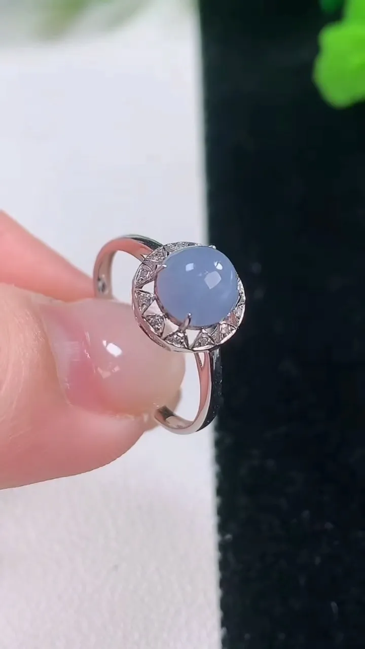 天然A货翡翠18K金紫罗兰蛋面戒指，尺寸17.2-6.1-7，重量:1.37g2025年11月28日