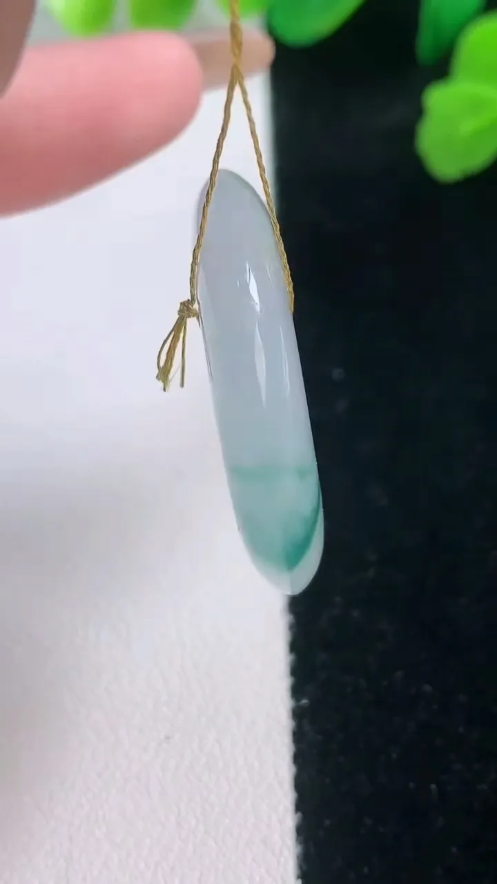 天然A货翡翠冰种飘花平安扣吊坠，尺寸31.6-6.2，重量:13.71g
11月28日