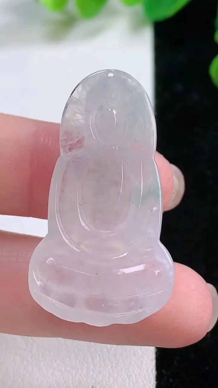 天然A货翡翠大日如来吊坠，尺寸 37.5-21-4.6，重:6.60g
11月28日