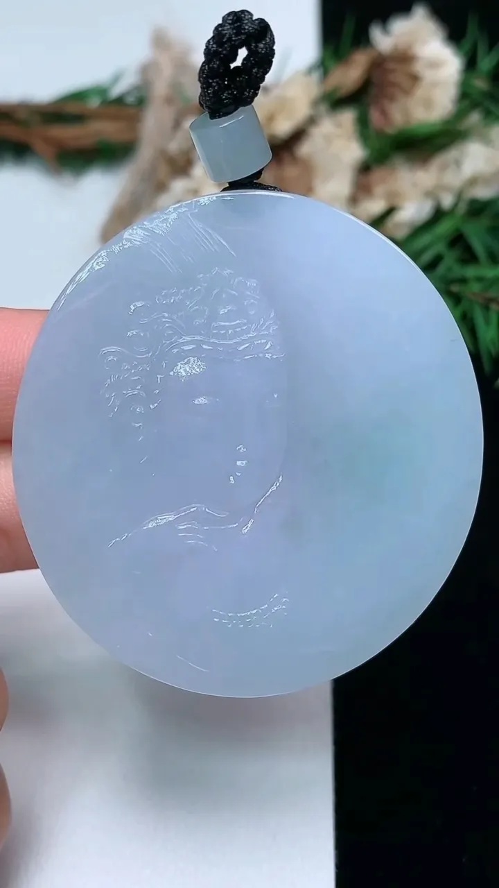 天然A货翡翠观音头吊坠，尺寸49-45.7-6，重量:34.80g
11月28日