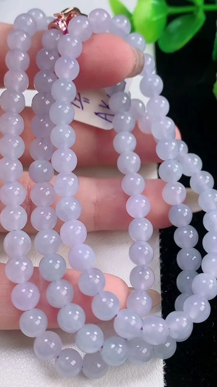天然A货翡翠紫罗兰圆珠项链，尺寸5.8-99颗，重量:37.13g
11月28日