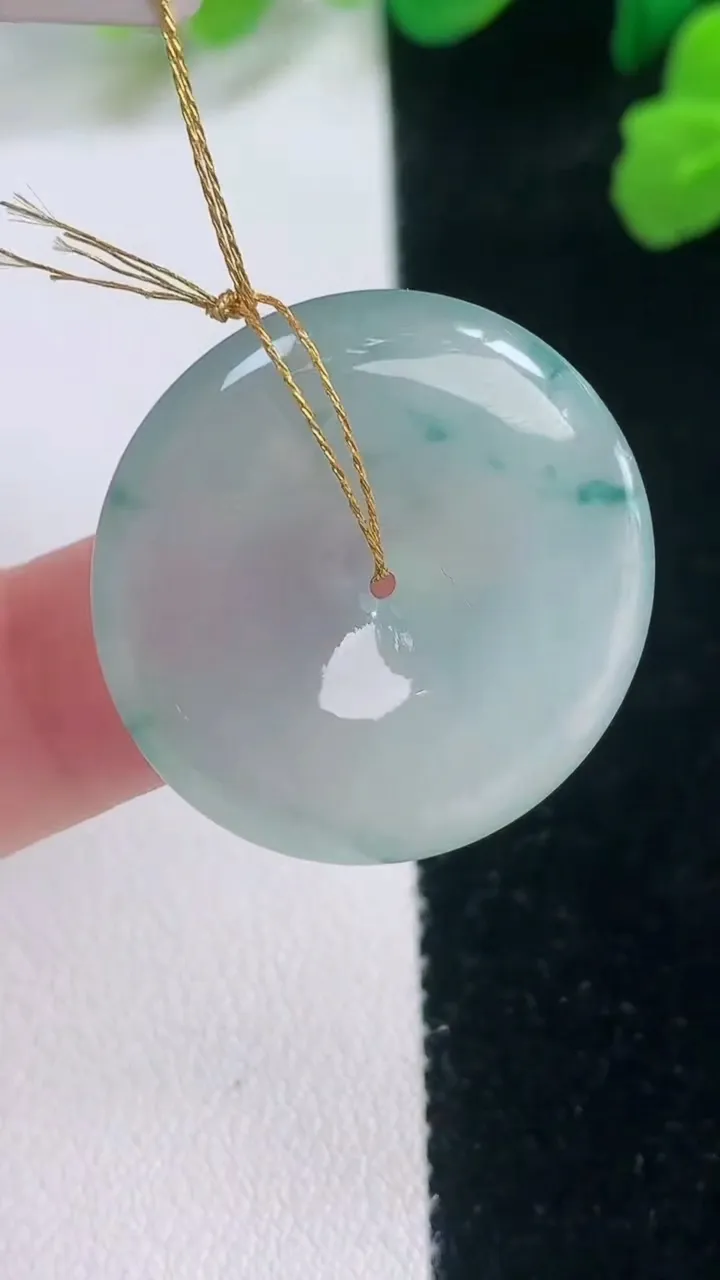 天然A货翡翠冰种飘花平安扣吊坠，尺寸26-5.7，重量:9.37g
11月28日