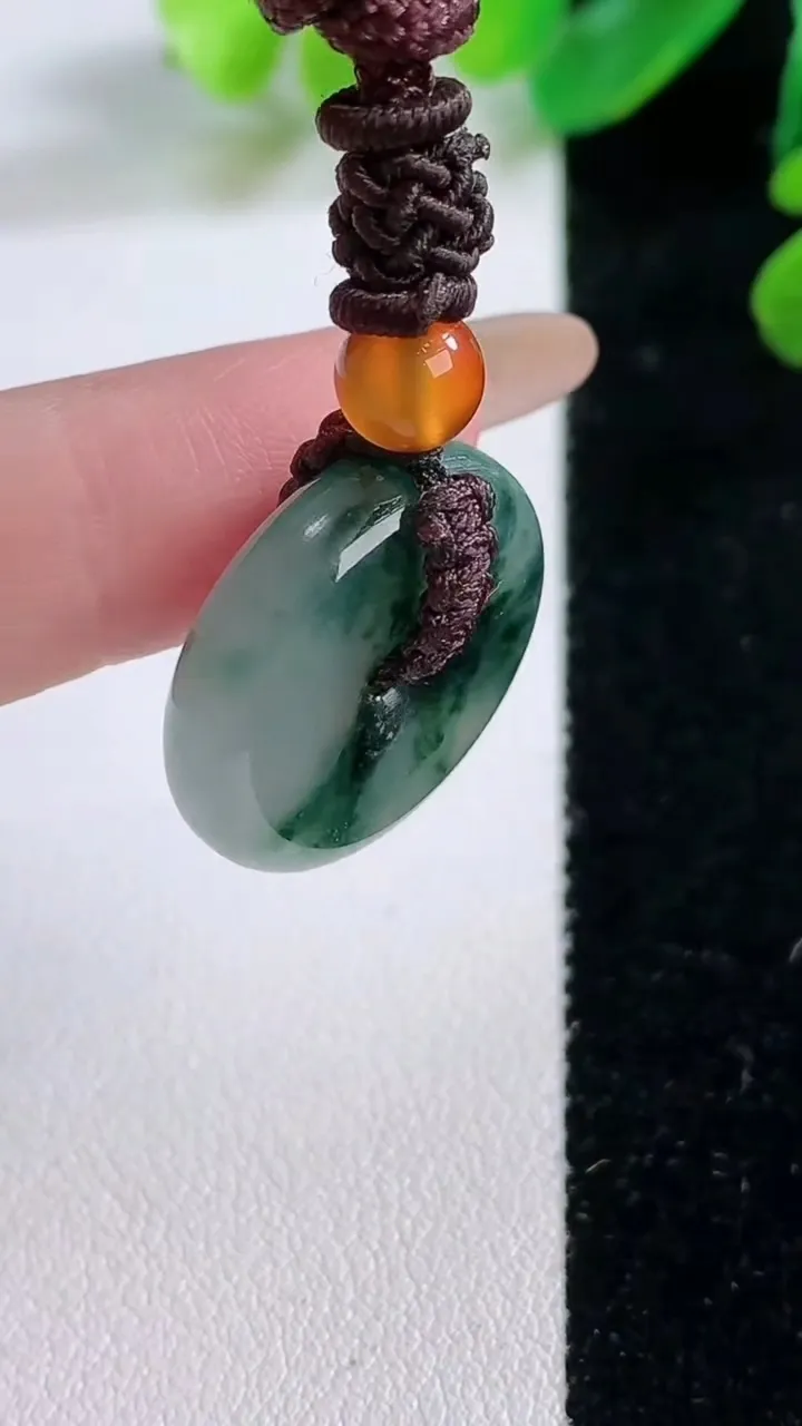 天然A货翡翠飘花平安扣吊坠，尺寸 21.5-7.1，重:6.94g
11月28日