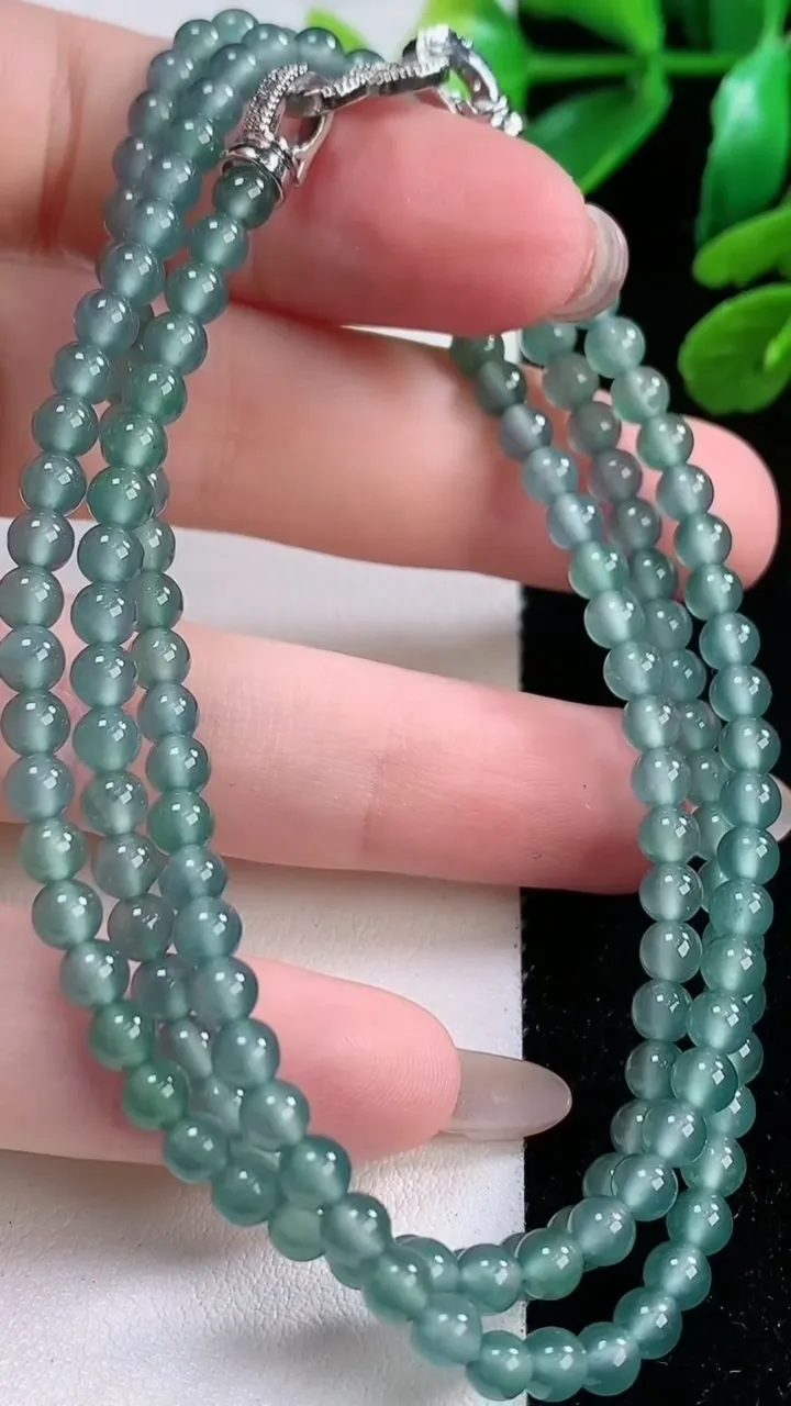 天然A货翡翠蓝水小米珠项链，尺寸4-154 颗，重:17.46g
11月28日