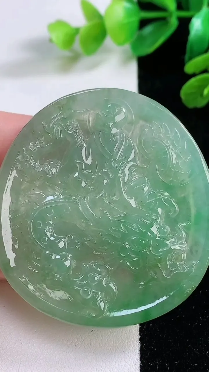 天然A货翡翠龙牌吊坠，尺寸 53-50-5，重:28.87g
11月28日