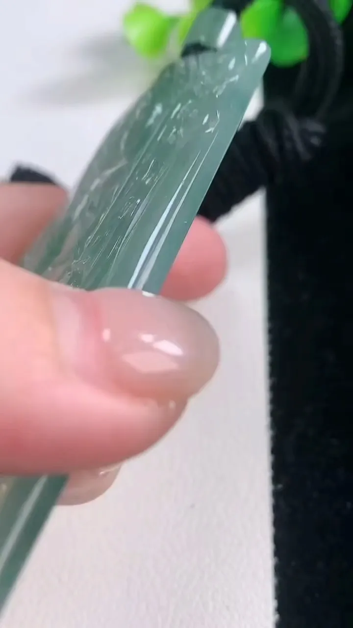 天然A货翡翠文殊菩萨吊坠，尺寸69.6-43.4-4.7，重量:38.22g
11月28日