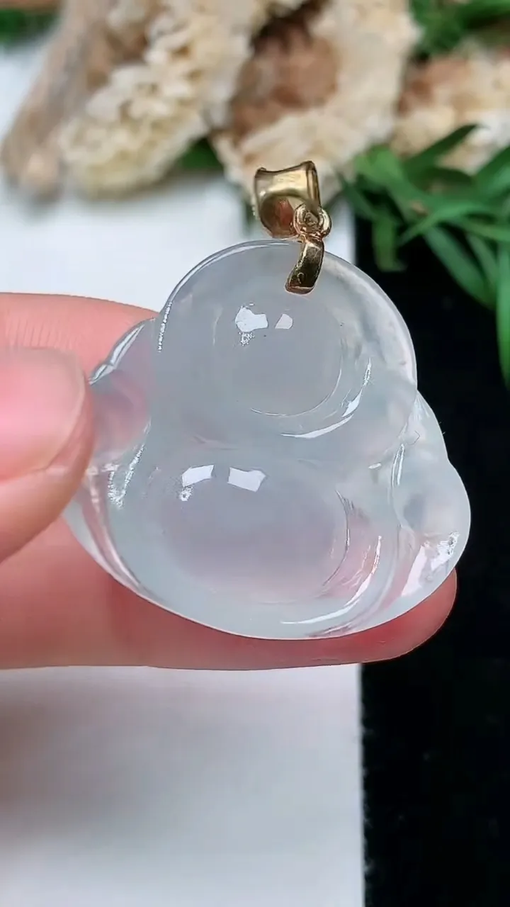 天然A货翡翠白冰佛公吊坠，尺寸26.4-31.6-7，重量:8.25g
11月28日