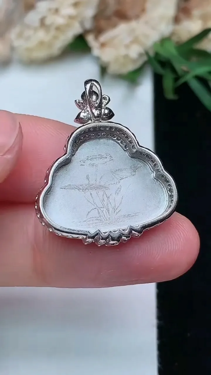 天然A货翡翠佛公吊坠，尺寸24.8-21-6.2，裸石14.3-19.2，重量:3.26g
11月28日