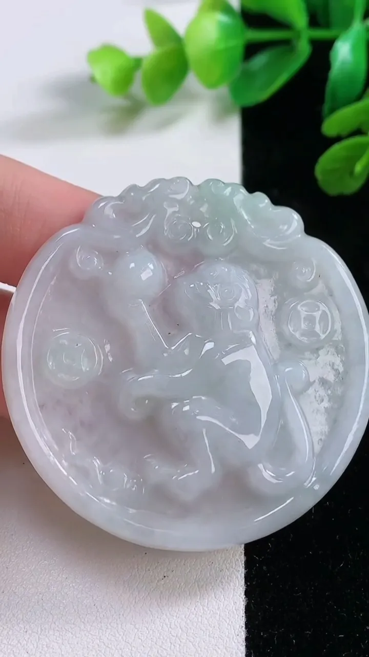 天然A货翡翠生肖猴吊坠，尺寸 49.8-50-6，重:21.25g
11月28日