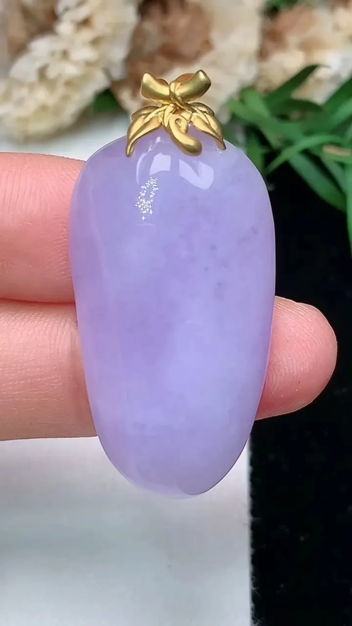 天然A货翡翠k金紫罗兰福瓜吊坠，尺寸32-18.2-8.9，重量:10.90g
11月28日
