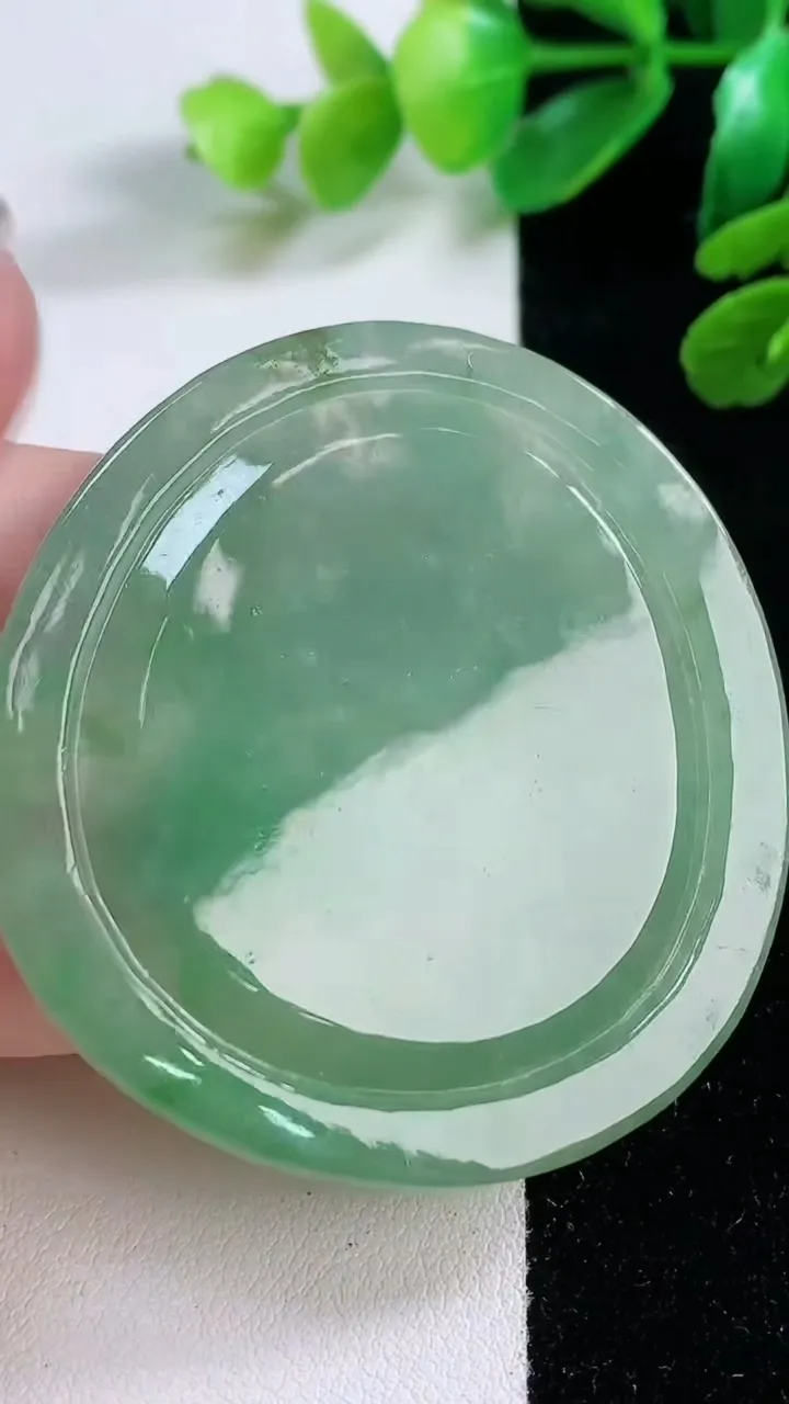 天然A货翡翠龙牌吊坠，尺寸 53-50-5，重:28.87g
11月28日