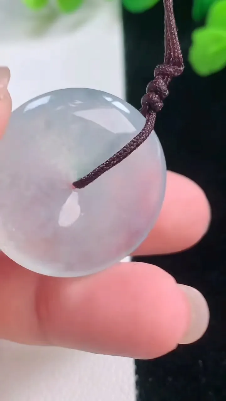 天然A货翡翠平安扣吊坠，尺寸27.6-5.8，重量:9.13g
11月28日