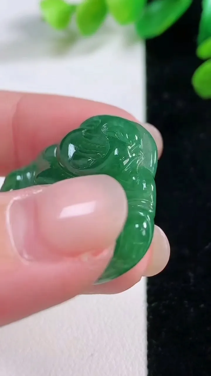 天然A货翡翠佛公吊坠，尺寸 28.6-33.3-6，重:7.67g
11月28日