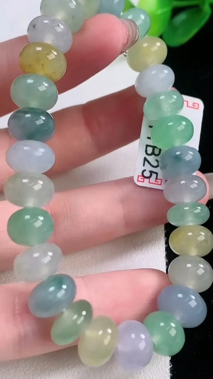 天然A货翡翠种三彩算盘珠手串，尺寸9.7-6.2-27颗，重量:34.02g11月28日
工厂直销收藏佳品,种好水足，色泽均匀，有种有色，上手高大气！