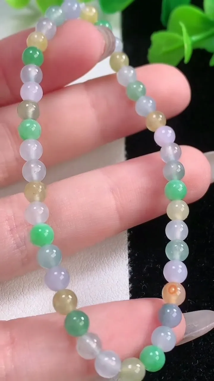 天然A货翡翠种三彩圆珠手串，尺寸4.6-41颗，重量:5.93g11月28日
工厂直销收藏佳品,种好