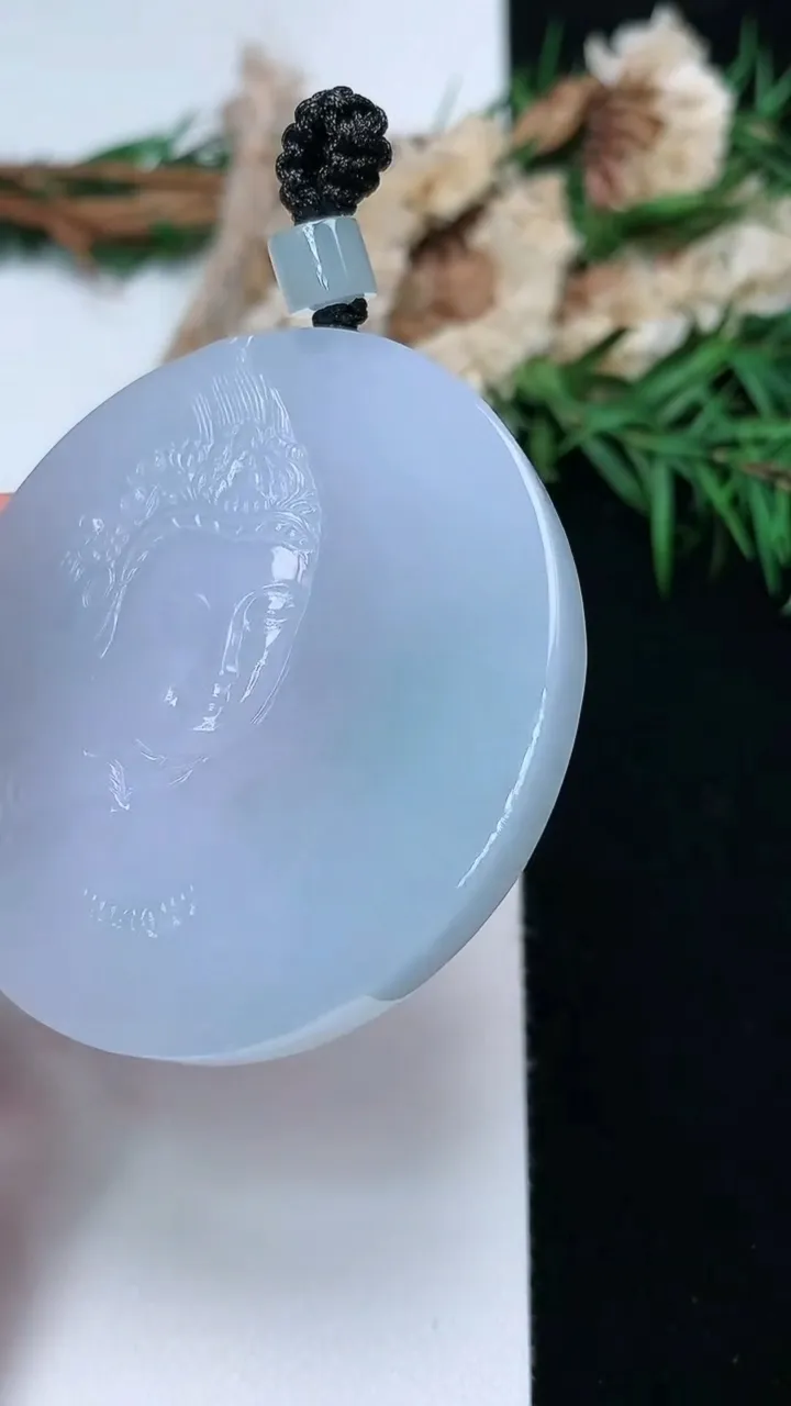 天然A货翡翠观音头吊坠，尺寸49-45.7-6，重量:34.80g
11月28日