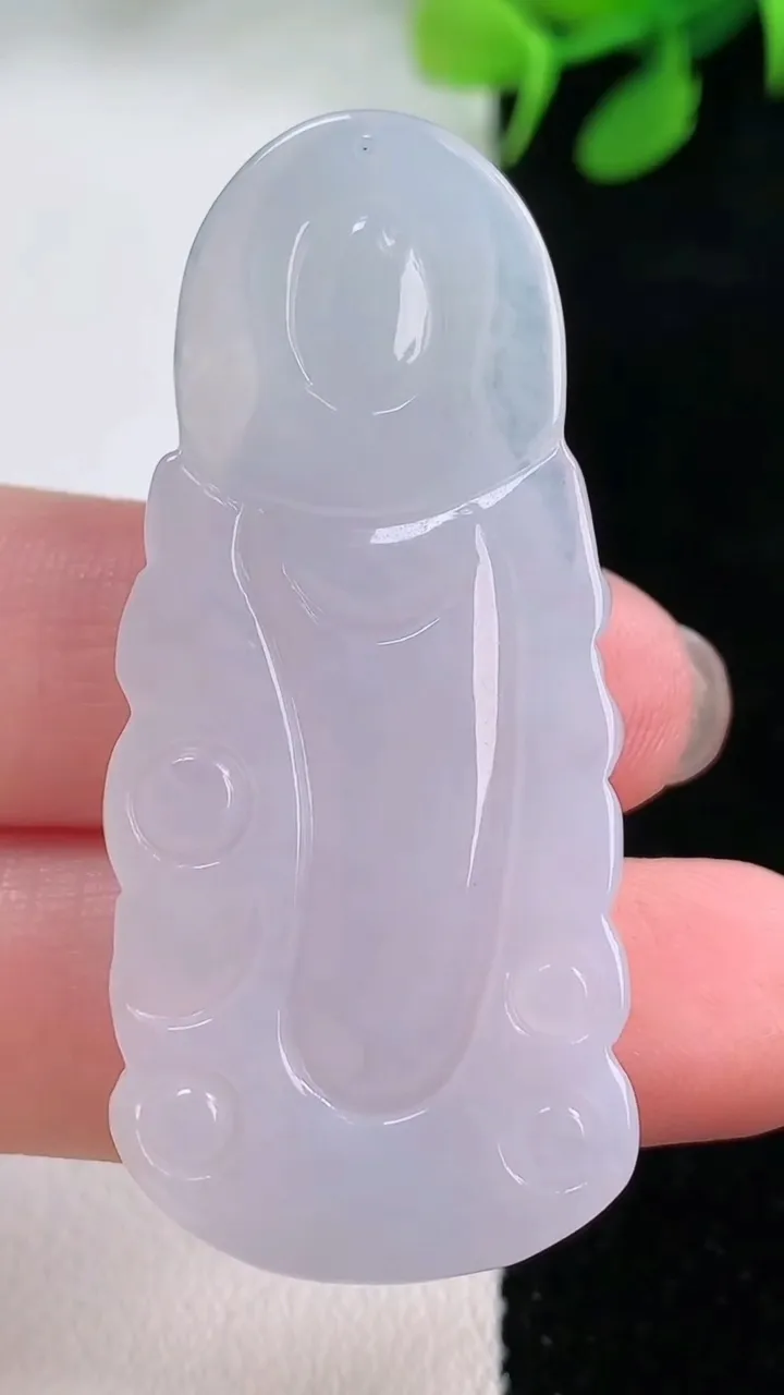 天然A货翡翠观音菩萨吊坠，尺寸49.6-22-5.9，重量:12.65g
11月28日