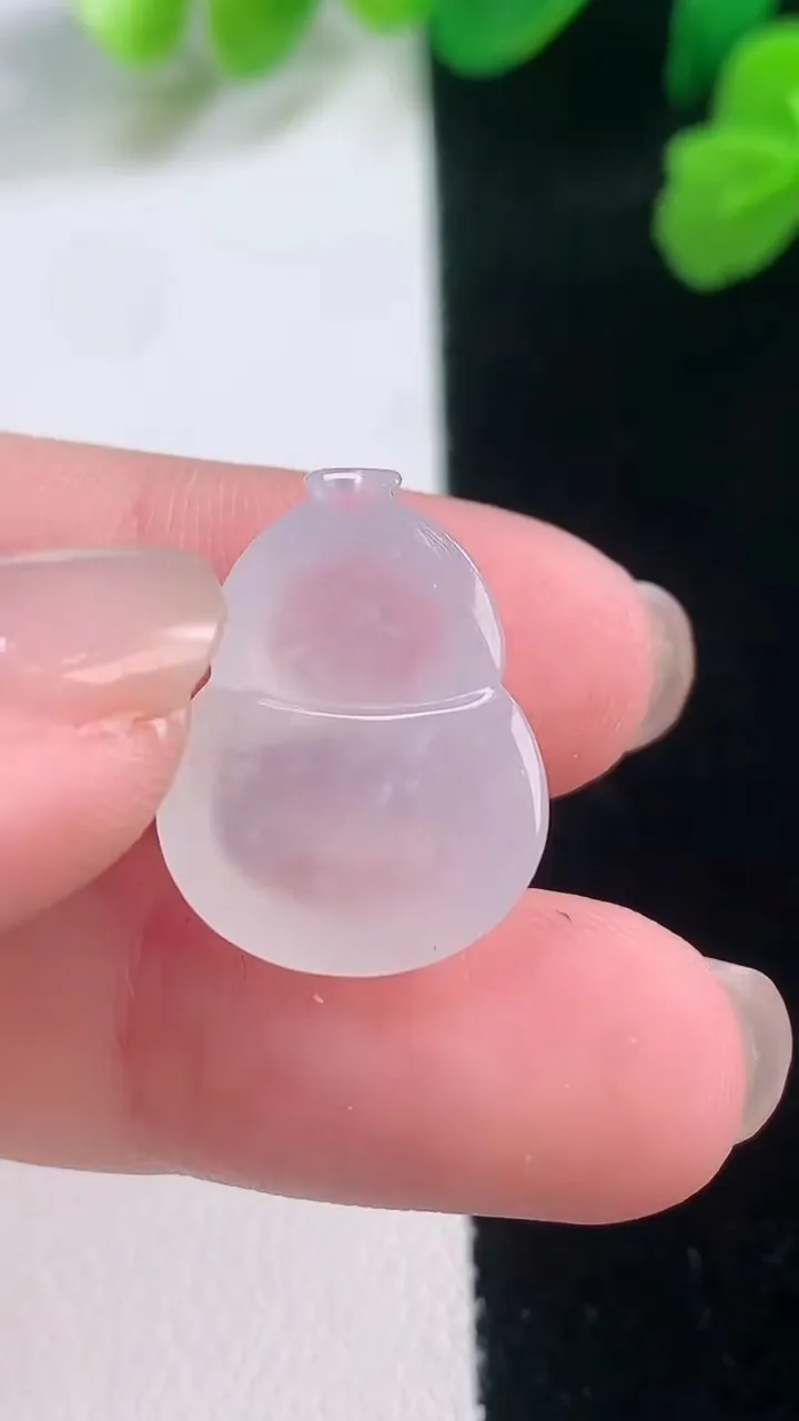 天然A货翡翠葫芦镶嵌件，尺寸20-15.4-6，重量:3.09g
11月28日