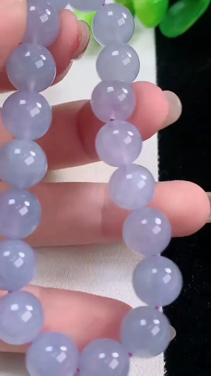 天然A货翡翠紫罗兰圆珠手串，尺寸9.7-19颗，重量:32.42g11月28日
工厂直销收藏佳品,种好水足，色泽均匀，有种有色，上手高大气！