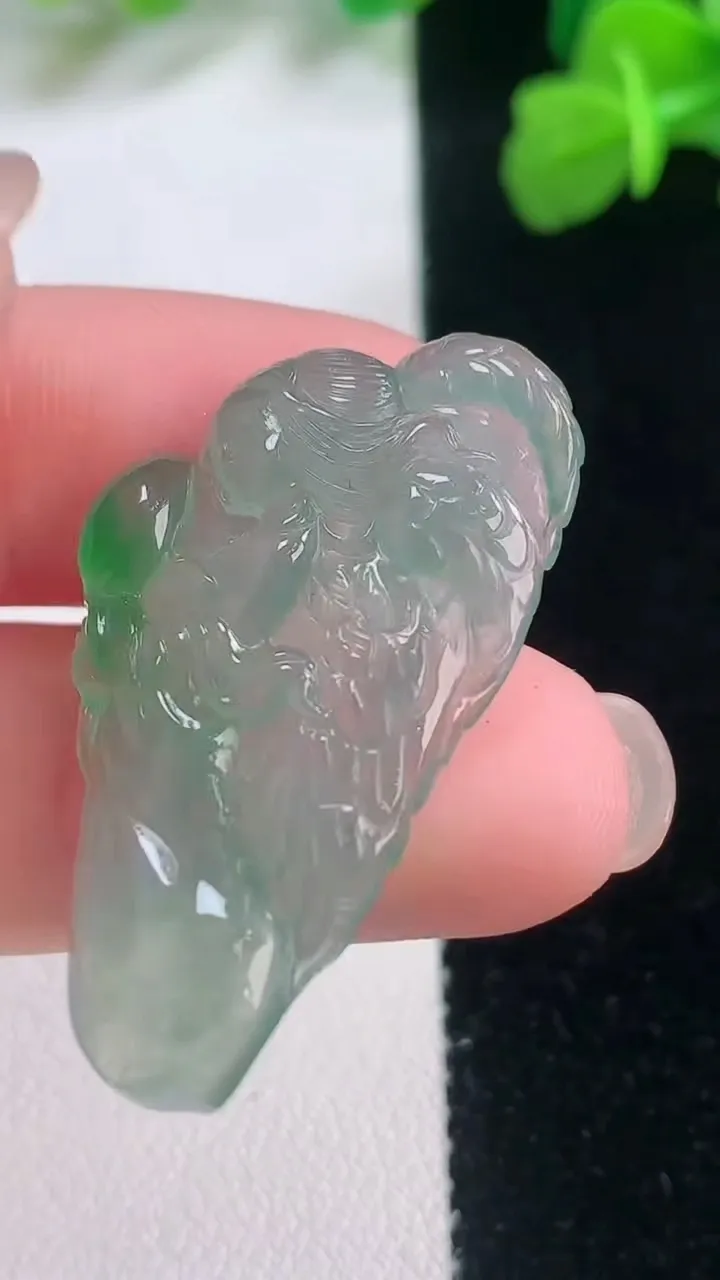 天然A货翡翠仙女吊坠，尺寸35.2-20-4，重量:5.03g
11月28日